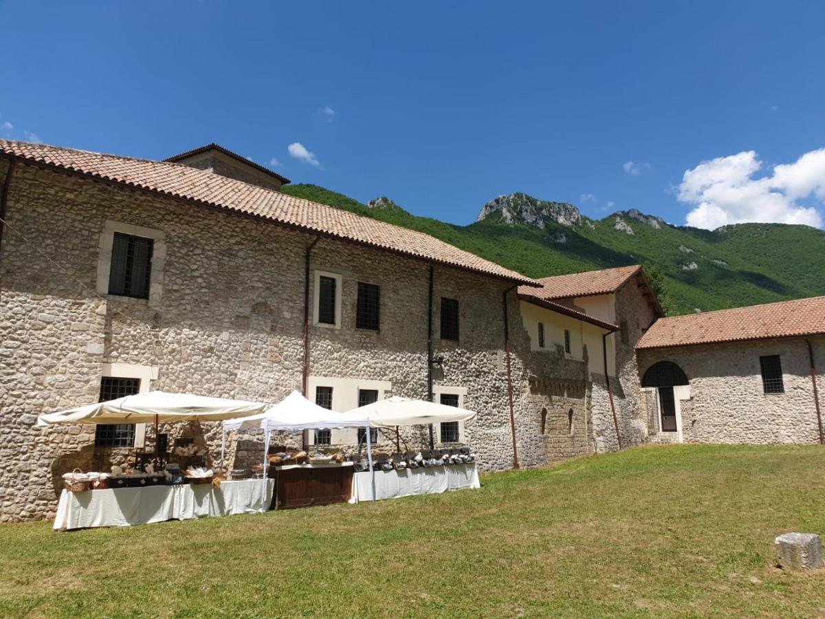 Abbazia Ss. Quirico E Giulitta Hotel Micigliano Kültér fotó