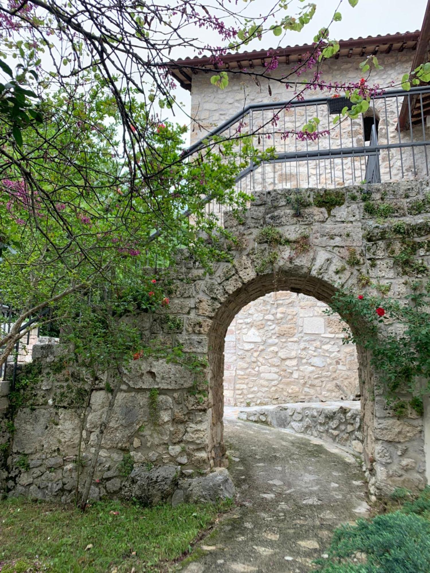 Abbazia Ss. Quirico E Giulitta Hotel Micigliano Kültér fotó